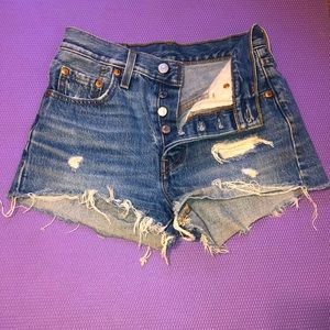Levi’s High Waisted Distressed Denim Wash 501 Shorts. Size 24.